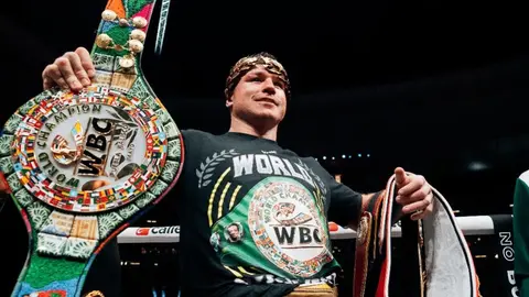 “Es difícil predecirlo”: Canelo Álvarez habla del combate entre Mike Tyson y Jake Paul
