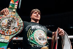 “Es difícil predecirlo”: Canelo Álvarez habla del combate entre Mike Tyson y Jake Paul