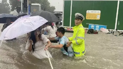 VIDEO: Lluvias torrenciales en China dejan al menos 20 muertos y decenas de desaparecidos