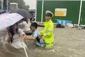 VIDEO: Lluvias torrenciales en China dejan al menos 20 muertos y decenas de desaparecidos