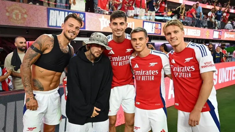 ¿Es gunner? Justin Bieber se reúne con jugadores del Arsenal en su pretemporada en Estados Unidos
