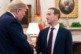 Donald Trump dice que Mark Zuckerberg llamó para disculparse por foto de intento de asesinato