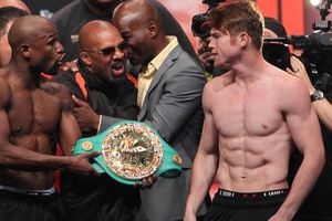 ¿Revancha ante Floyd Mayweather? Al 'Canelo' Álvarez no le interesa