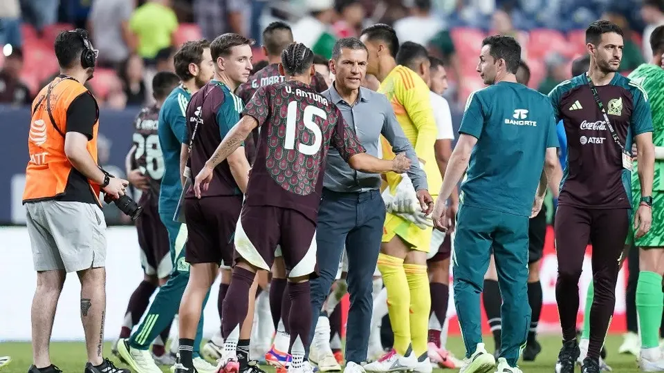 Afición protagoniza bronca en las gradas en el partido México vs Uruguay