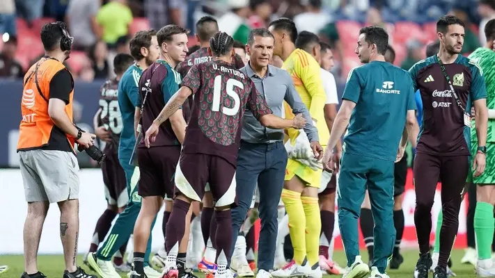 Afición protagoniza bronca en las gradas en el partido México vs Uruguay