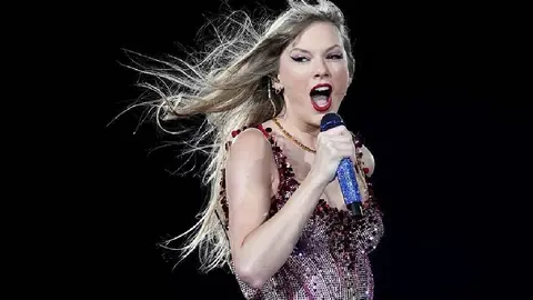 Fan de Taylor Swift deja a su bebé en el suelo durante el concierto en París