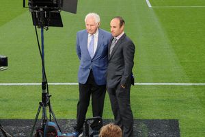 Landon Donovan, exjugador del León, reaparece con nuevo look en la Eurocopa