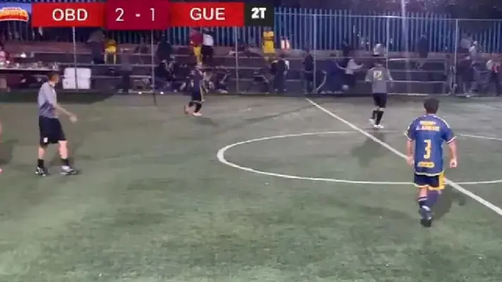 ¡Se calentó el juego! Hombre dispara contra rival en partido de fut 7
