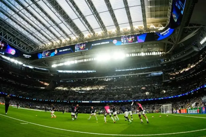 Afición de Real Madrid insulta a Messi antes del partido contra Bayern Munich