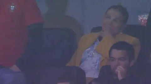 ¡Rompe en llanto! Mamá de Cristiano Ronaldo se conmueve al ver a su hijo llorar