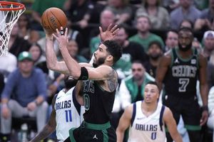 ¡Cerca del título! Celtics vencen a los Mavs 105-98 y toman ventaja de 2-0 en las Finales