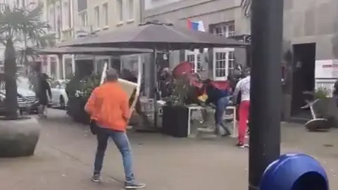 Euro 2024: Ultras ingleses y serbios protagonizan bronca en las calles de Alemania