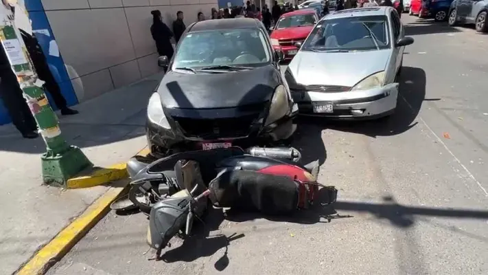 Reportan balacera afuera del Metro Revolución, con saldo de un hombre muerto