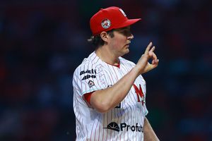 Trevor Bauer extiende su acuerdo con Diablos Rojos del México