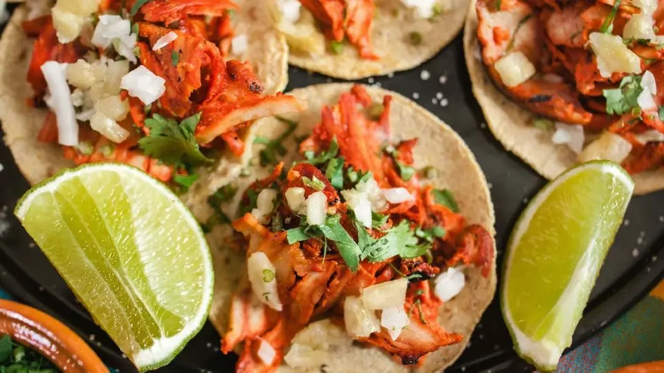 ¡Ahora gentrifican salsas! Taquerías en la CDMX empiezan a modificar salsas por aumento de extranjeros