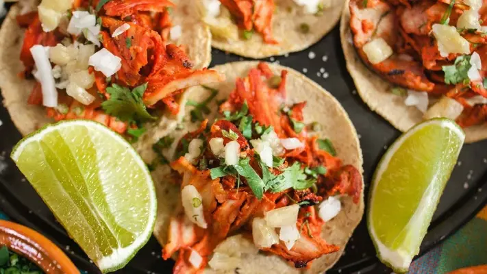 ¡Ahora gentrifican salsas! Taquerías en la CDMX empiezan a modificar salsas por aumento de extranjeros
