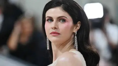 Alexandra Daddario anuncia que está embarazada