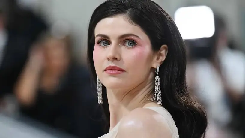 Alexandra Daddario anuncia que está embarazada