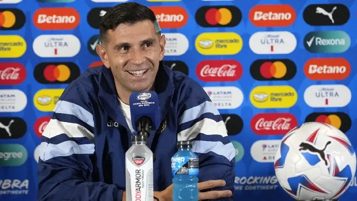 ‘Dibu’ Martínez listo para enfrentar a Colombia: “Para mí los penaltis son cien por ciento suerte”
