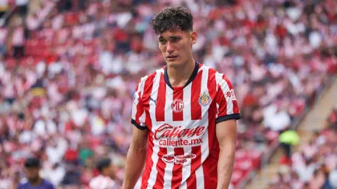 Chiquete Orozco se va entre lágrimas tras lesión ante Mazatlán