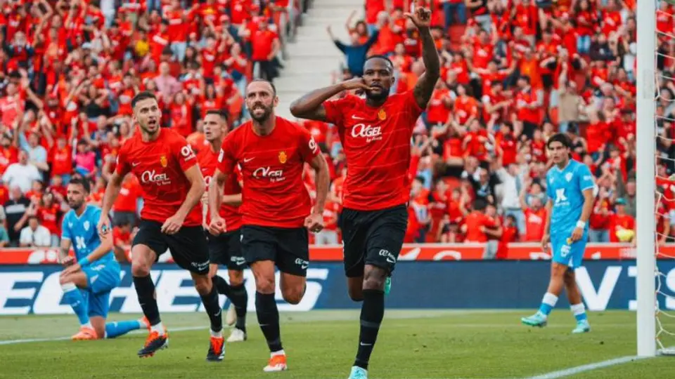 Mallorca y Javier Aguirre lograron la salvación con empate ante Almería de César Montes