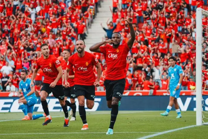 Mallorca y Javier Aguirre lograron la salvación con empate ante Almería de César Montes