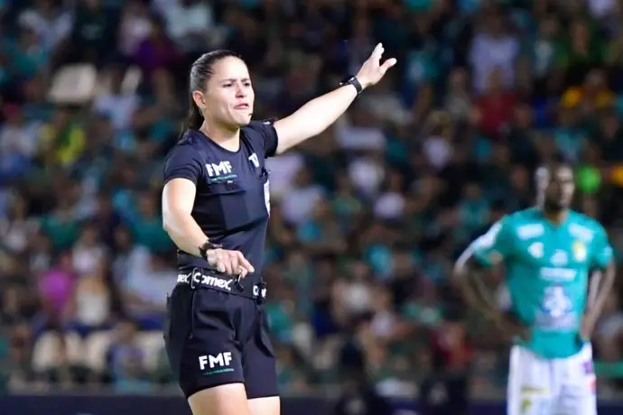 La árbitra Karen Hernández debutó en una eliminatoria mundialista de la Concacaf