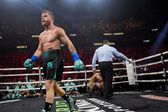 ¿Habrá pelea? Canelo Álvarez lanza gesto a Benavidez desde el ring tras derrotar a Munguía