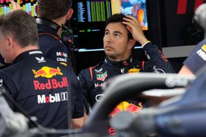 Checo Pérez manda recado a Red Bull sobre su renovación: "quiero salir de dudas"