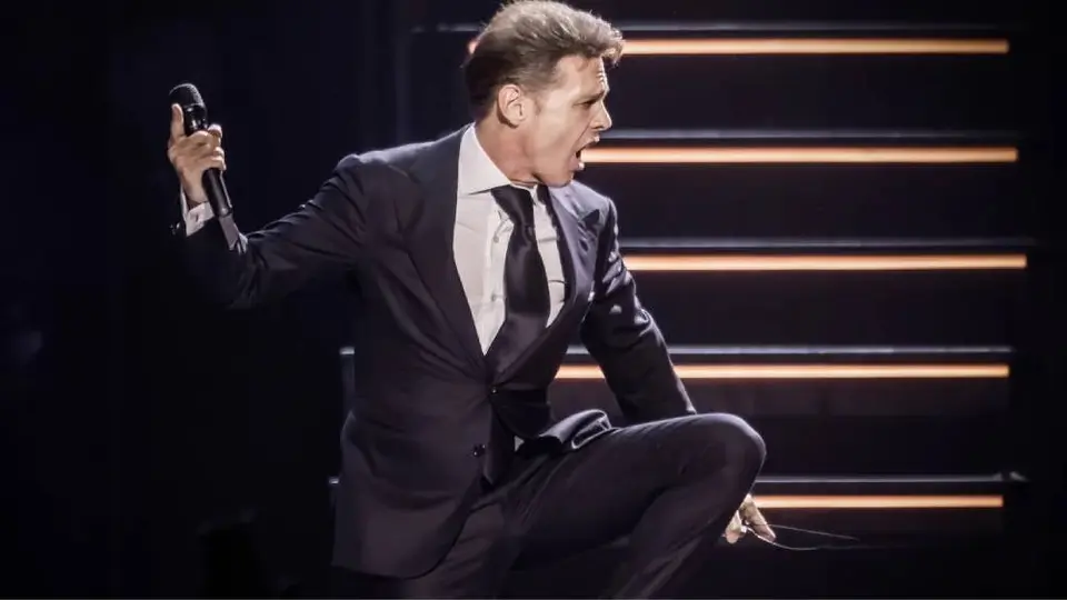 ¡Atención! Detiene a menor por vender boletos falsos para el concierto gratuito de Luis Miguel en la FENAPO