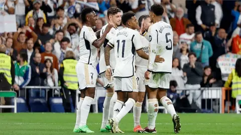 Real Madrid goleó al Deportivo Alavés en el cierre de La Liga con doblete de Vinicius