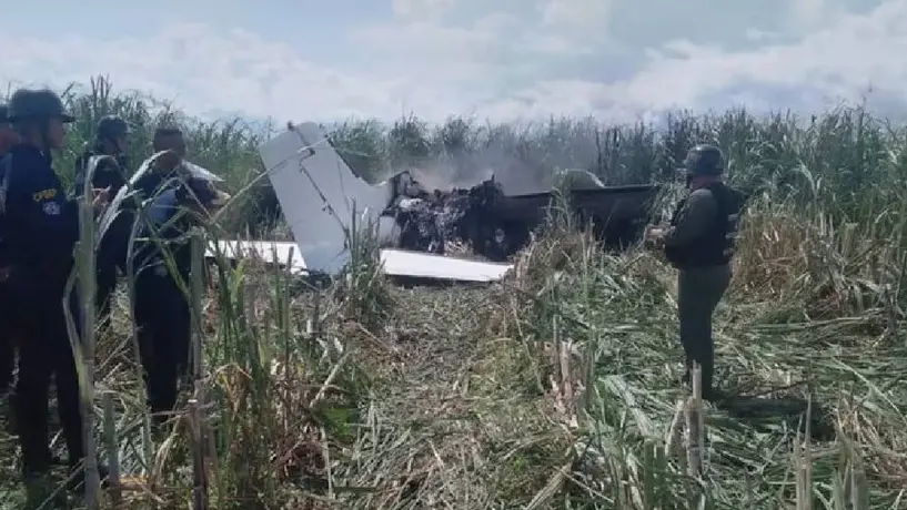 Confirman muerte de dos mexicanos tras desplome de narcoavioneta en Venezuela