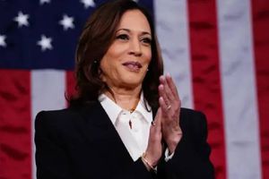 ¿Quién es Kamala Harris, la principal candidata para reemplazar a Joe Biden?