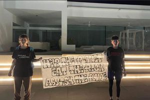 Activistas vandalizan la casa de Lionel Messi en Ibiza: "Ayuda al planeta, cómete a los ricos"