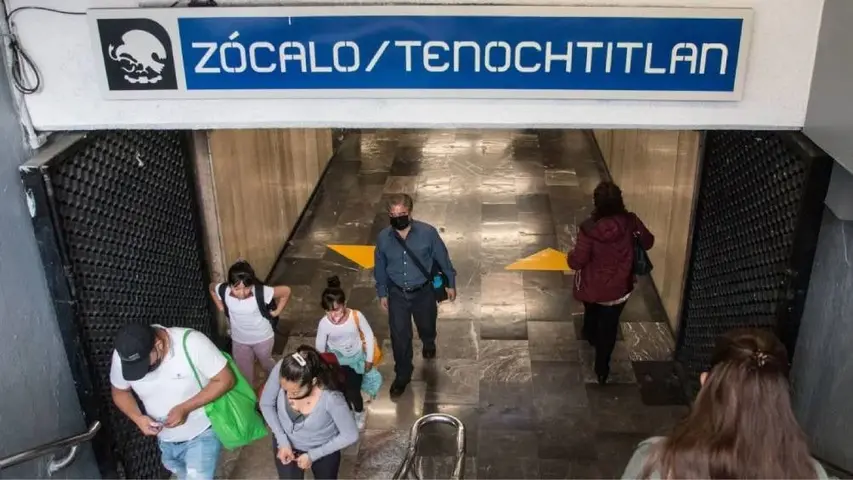 La suspensión de la estación Zócalo de la Línea 2 del Metro ha causó reportes entre los usuarios.