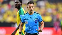 Árbitro no marca polémico penal a favor de Jamaica ante Ecuador