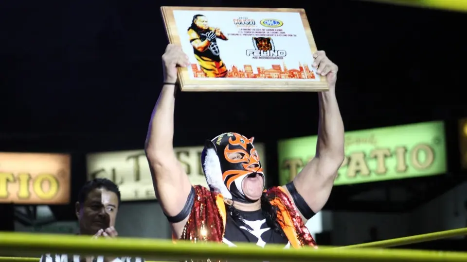 Homenajean a Felino por 40 Años de Historia en la Arena Coliseo de Guadalajara