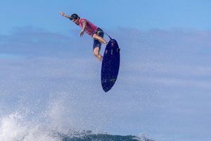 ¡Increíble! Surfista vuela sobre las olas en París 2024 y le da la vuelta al mundo