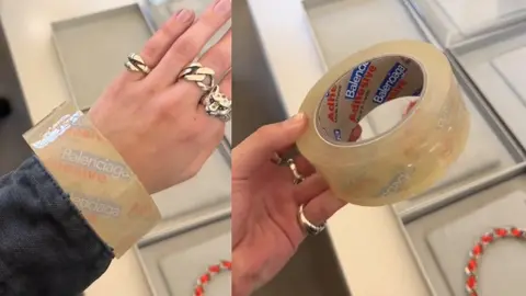 Balenciaga vende pulsera de cinta adhesiva por más de 50 mil pesos mexicanos