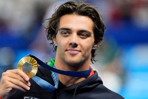 Thomas Ceccon durmió en el suelo por el calor en la Villa Olímpica de París 2024