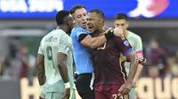 Quiñones y Salomón Rondón desatan conato de bronca y 'sacan fuego' en el México vs Venezuela
