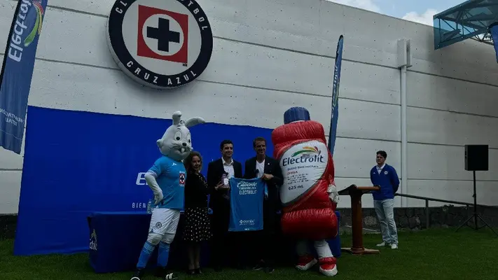 Cruz Azul y Electrolit firmaron acuerdo comercial por los siguientes tres años