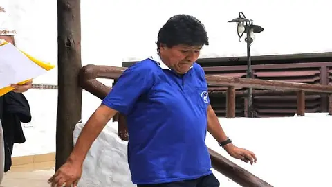 Evo Morales sufre una fuerte caída de las escaleras cuando salía de dar una conferencia de prensa