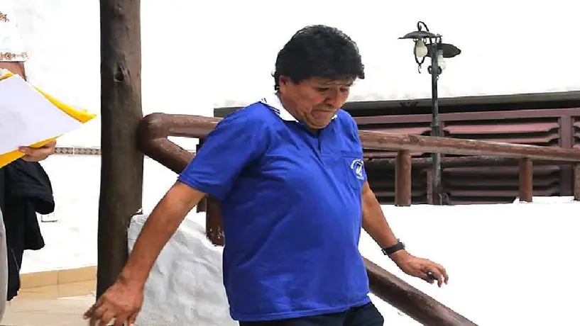 Evo Morales sufre una fuerte caída de las escaleras cuando salía de dar una conferencia de prensa