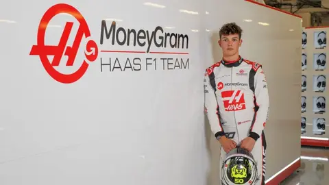 Oliver Bearman, piloto de la Ferrari Academy, firma con Haas para la temporada 2025