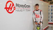 Oliver Bearman, piloto de la Ferrari Academy, firma con Haas para la temporada 2025