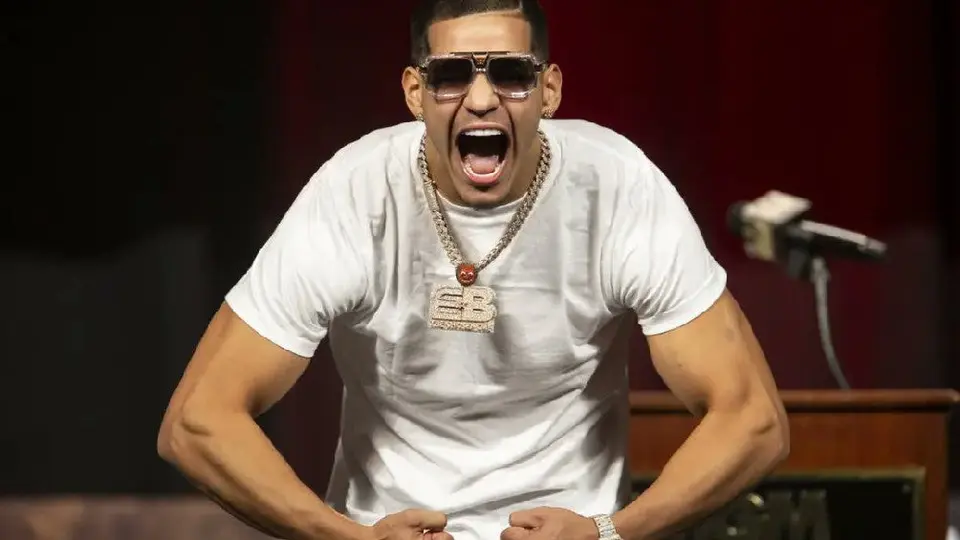 Edgar Berlanga lanza advertencia al Canelo: “Va caer en el sexto round”