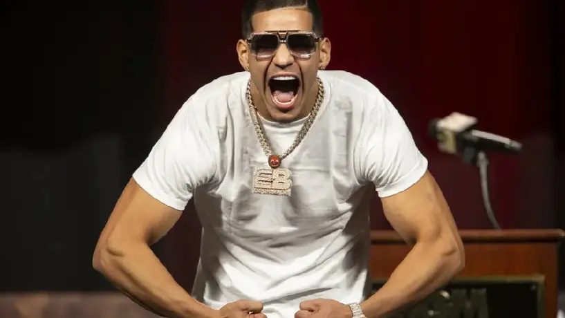 Edgar Berlanga lanza advertencia al Canelo: “Va caer en el sexto round”