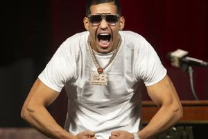 Edgar Berlanga lanza advertencia al Canelo: “Va caer en el sexto round”