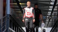 Gunther Steiner criticó a Magnussen por accidente con Checo: "¿Qué mier** fue eso?"